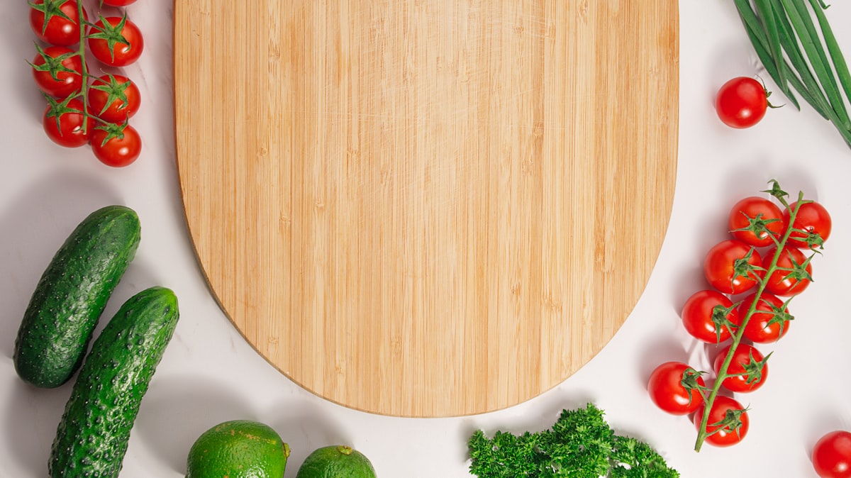 Salad penuh warna dengan dressing sehat